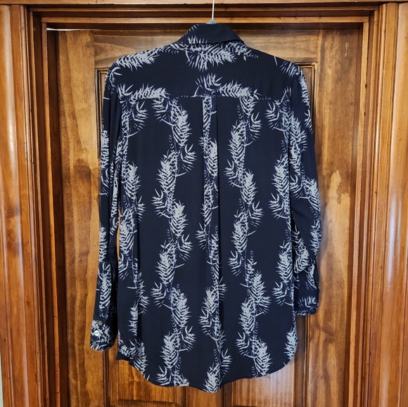 Banana Republic Silk Blend Navy Palm Leaf Printed Button Down Blouse - Picture 2 of 4